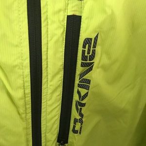 Dakine surfer windbreaker